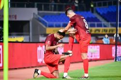 开云足球直播-精彩的足球竞技，双方实力对比，现场观众尖叫的简单介绍