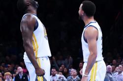 开云官方app入口-勇士力克爵士，格林关键补篮助球队逆袭战胜对手的简单介绍