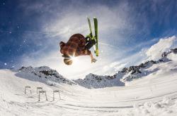 开云平台-赛道奇迹，汉密尔顿率阿斯顿马丁逆袭索伯，改写F1格局