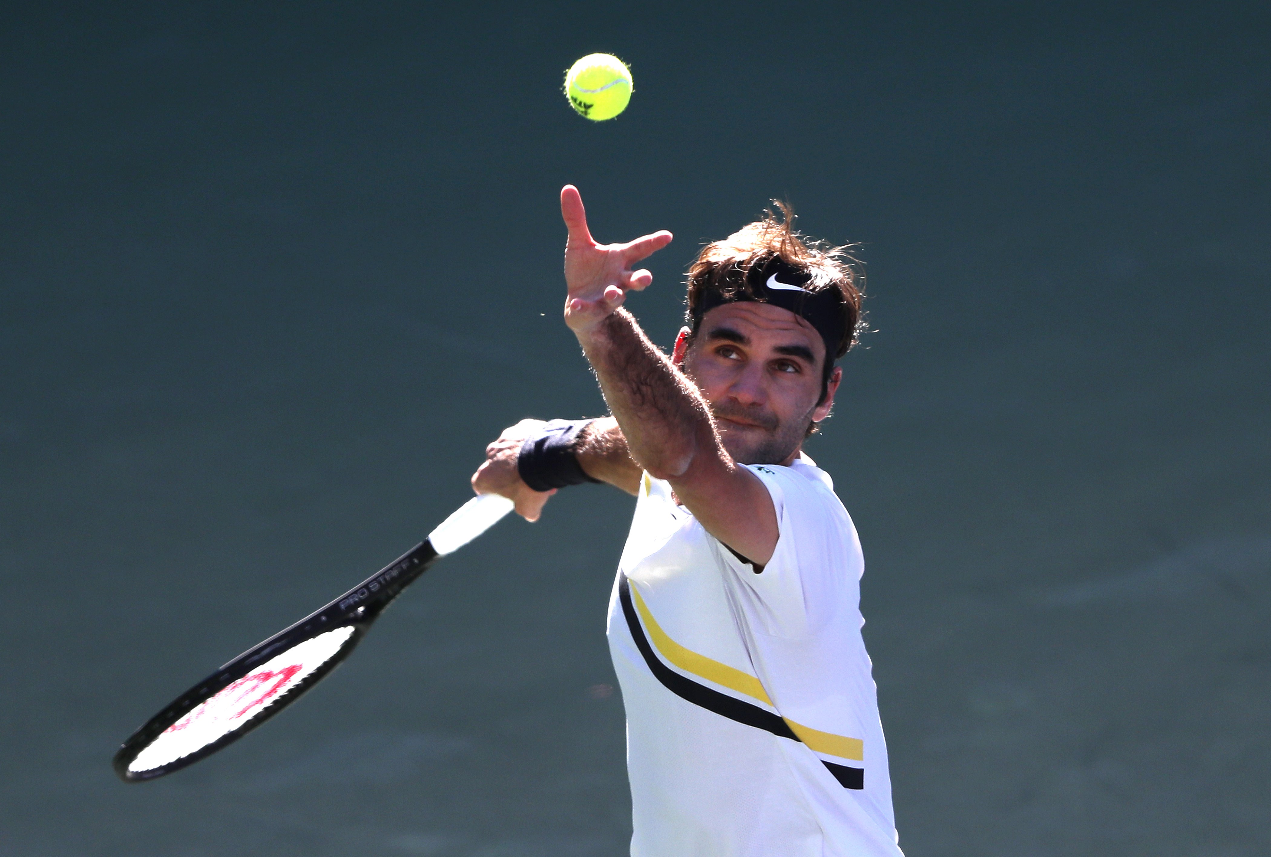 包含英国网球队轻取法国网球队，费德勒打破历史纪录的词条