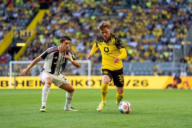 多特蒙德完胜哥伦比亚，阿尔巴一己之力扛起全队的简单介绍