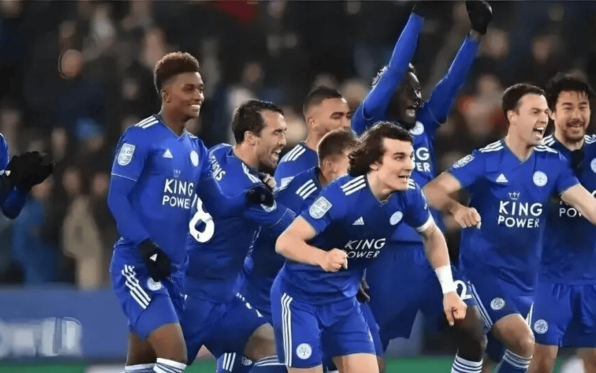 乌迪内斯中场鼓励队友共同战斗的简单介绍