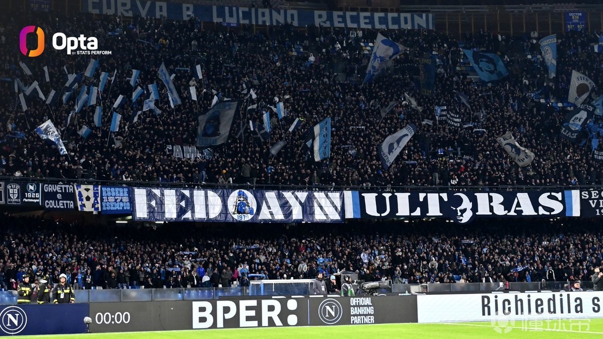 关于法兰克福主场逼平对手，保持不败领跑的信息