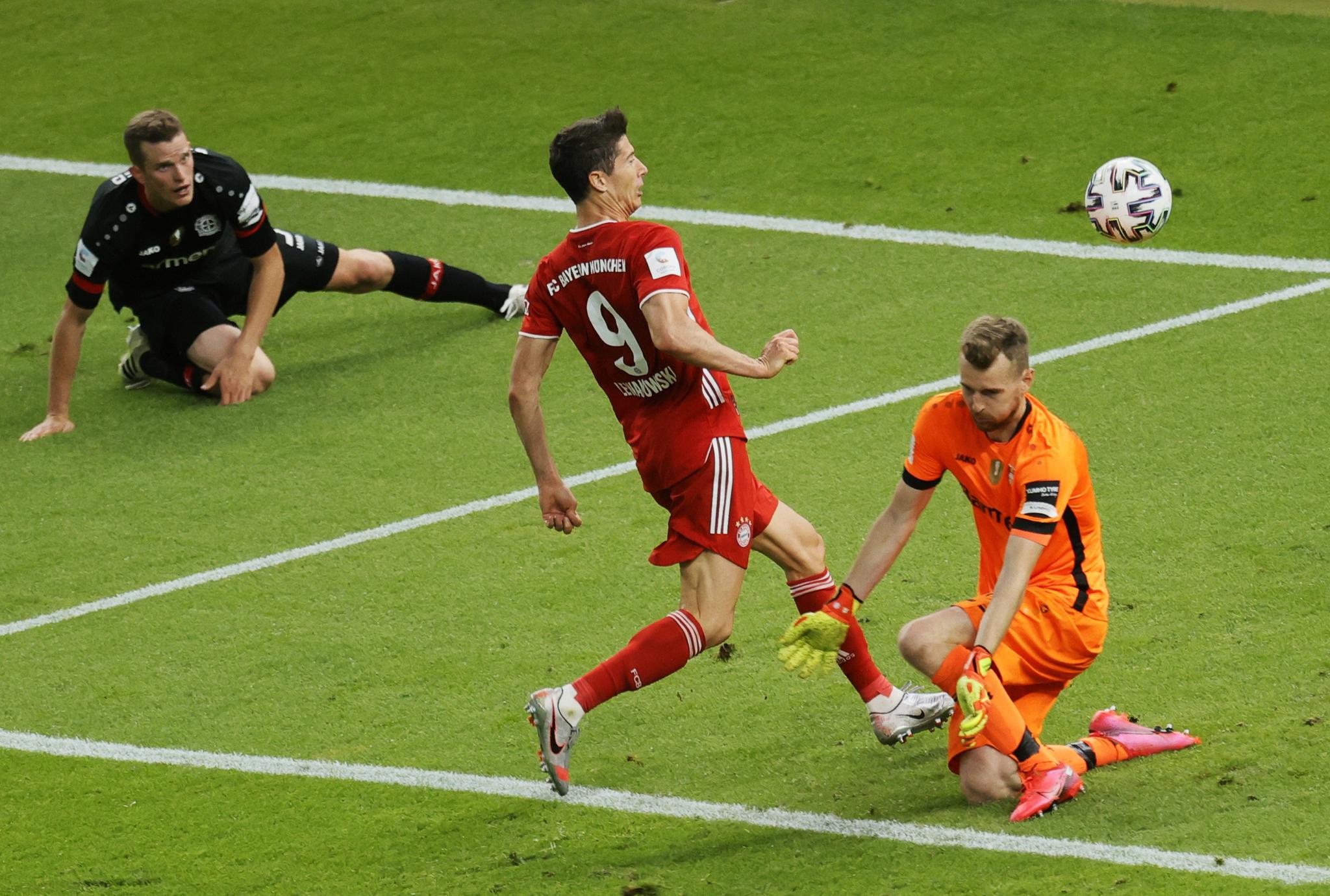 巴西险胜勒沃库森，阿拉巴惊艳世界