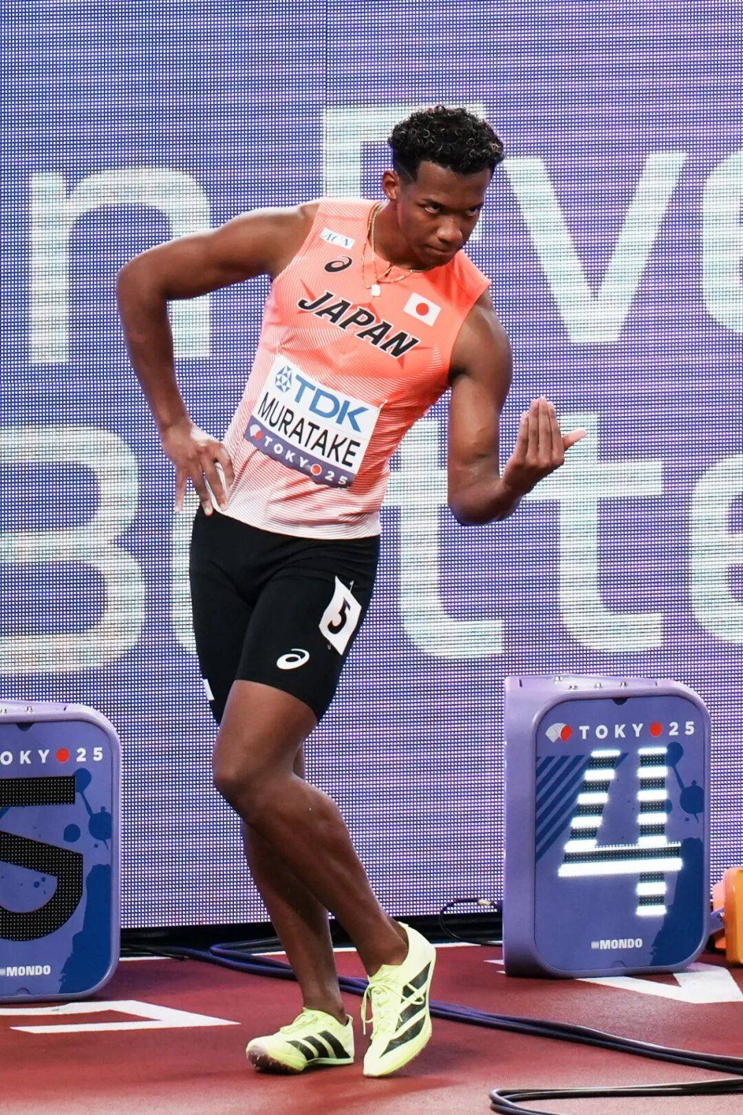 包含比利亚雷亚尔主场失利，步履蹒跚的词条