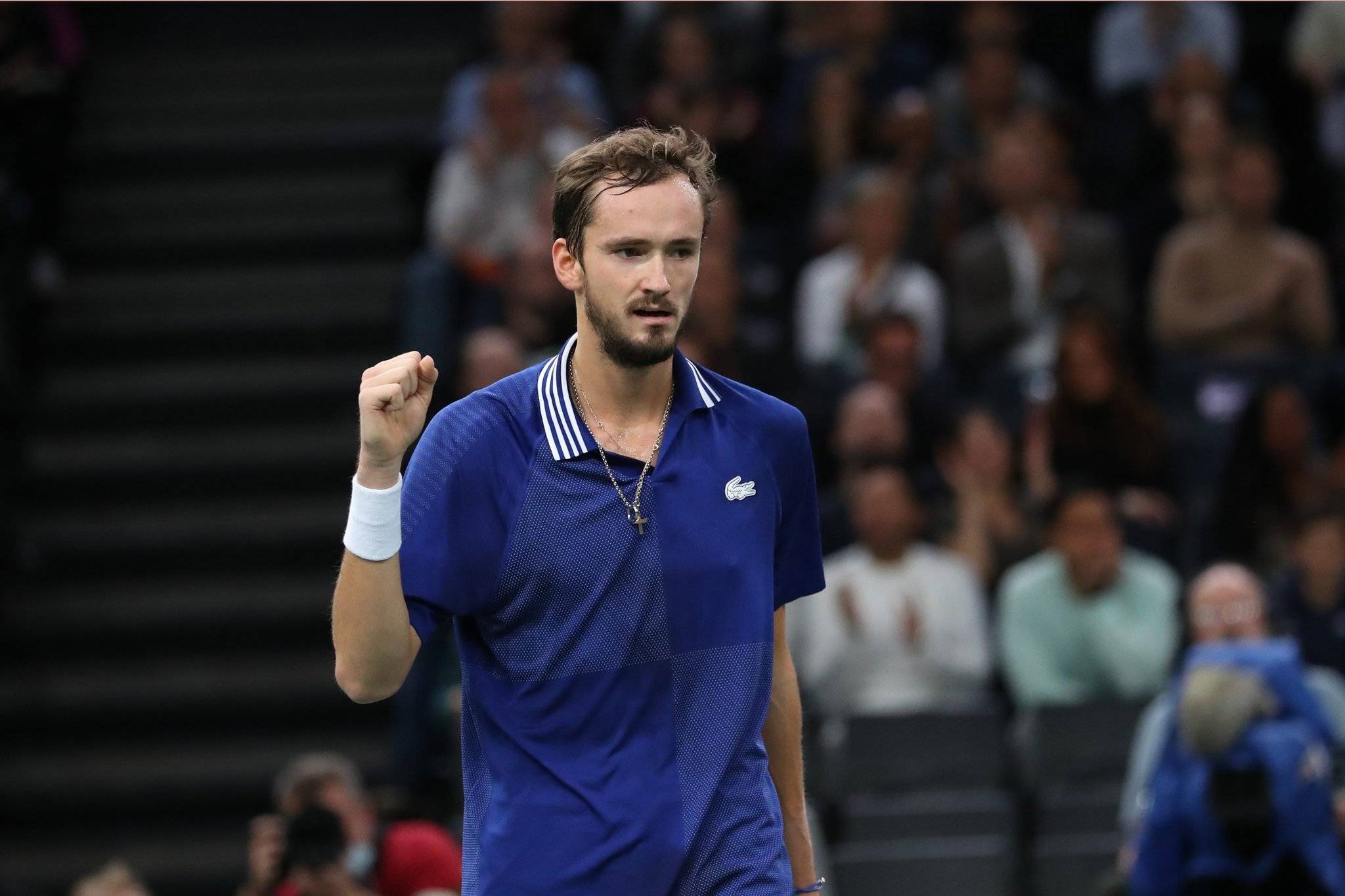 包含ATP总决赛险胜年终总决赛，梅德韦杰夫惊艳四座的词条