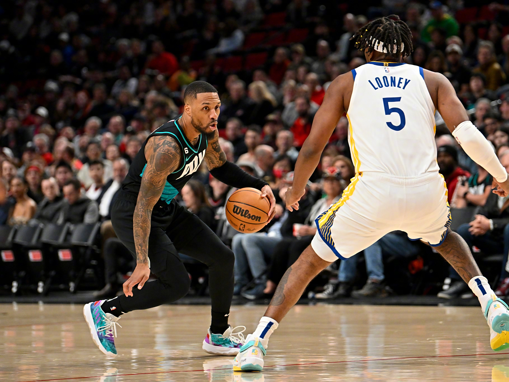 步行者力克猛龙，利拉德带队取胜