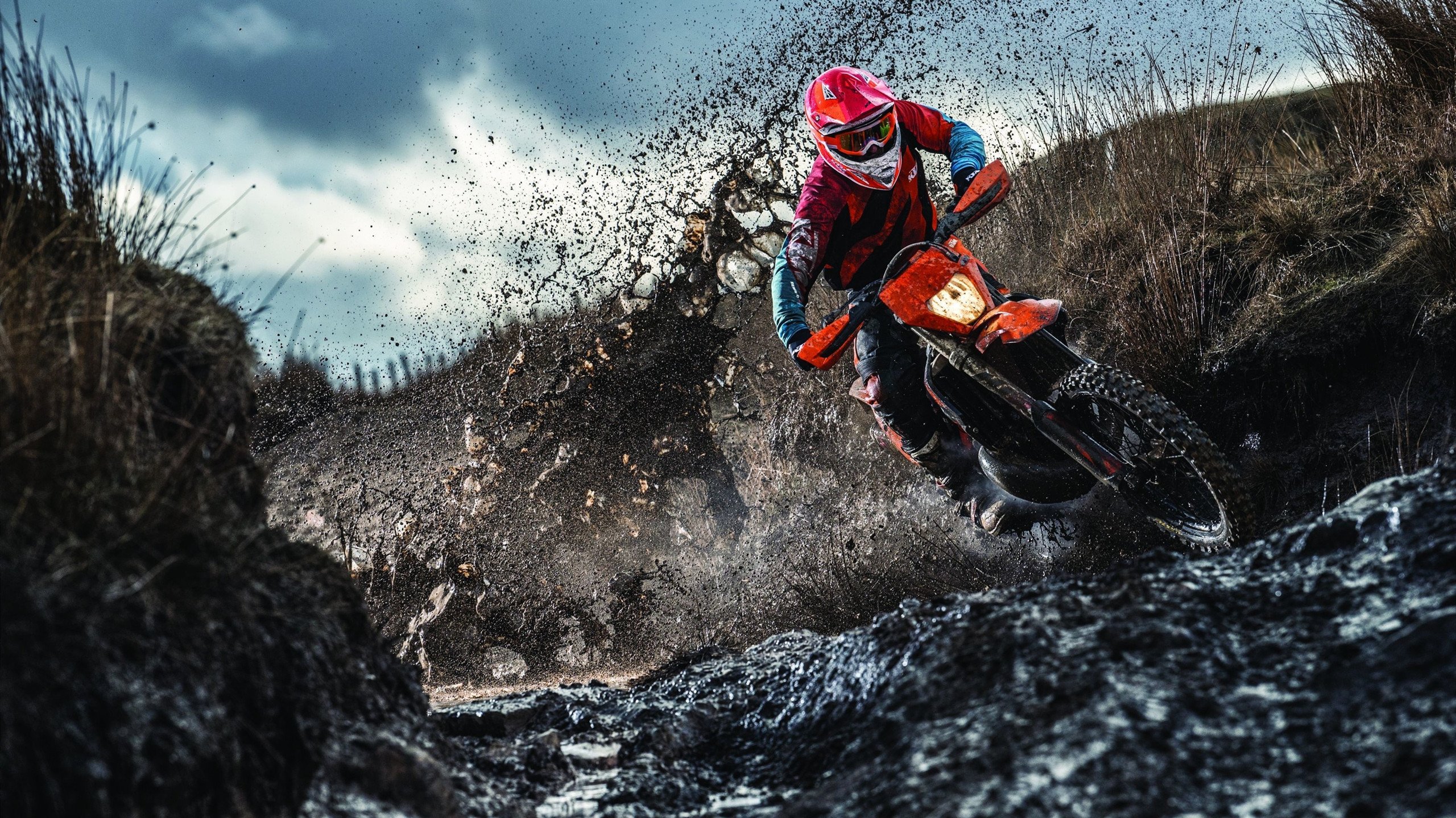 欧冠半决赛之夜，伊布连续得分拉开差距，铸就传奇时刻