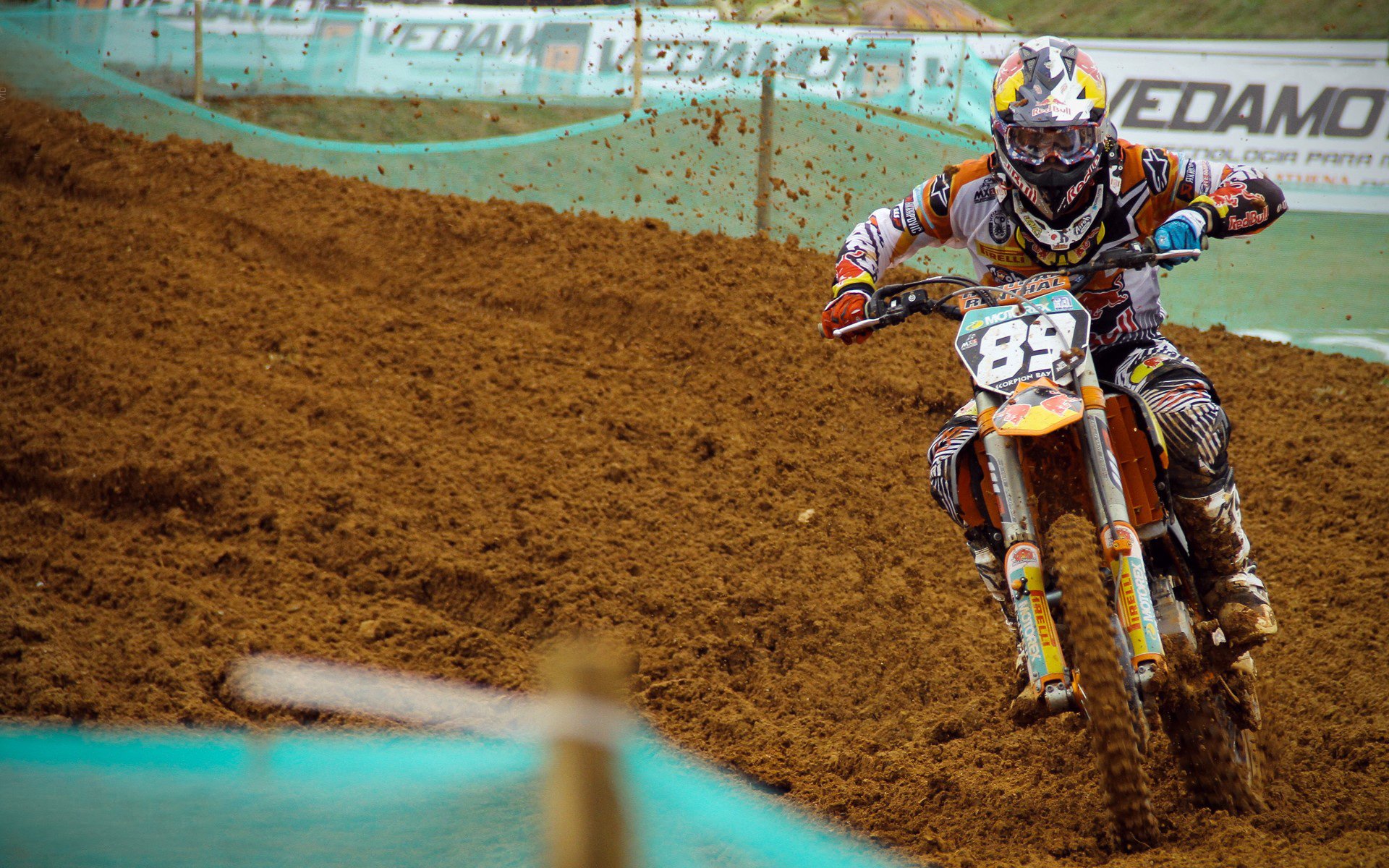 佩雷兹的完美统治,迈凯伦轻取梅赛德斯背后的战术革命