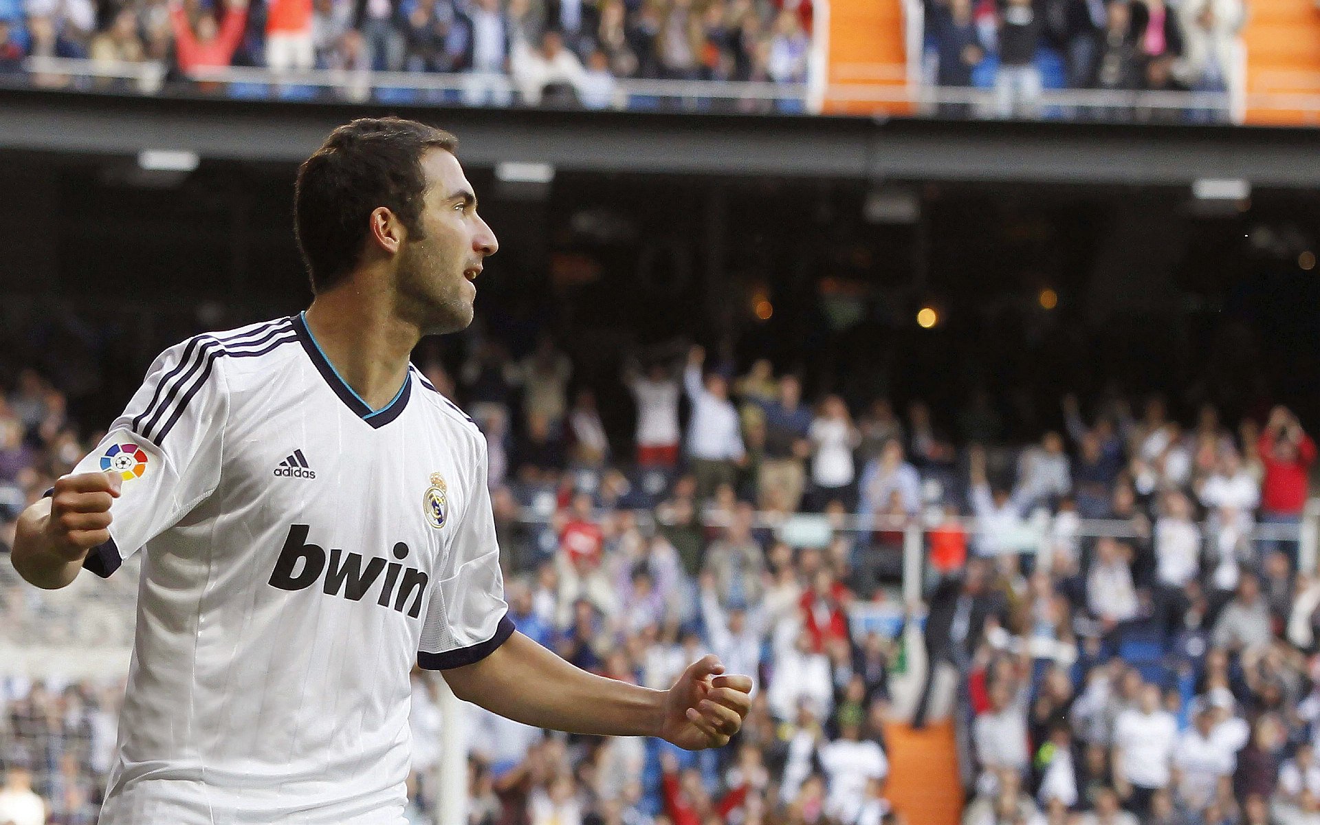 赛道上的逆袭，哈斯车队横扫迈凯伦，汉密尔顿扛起全队